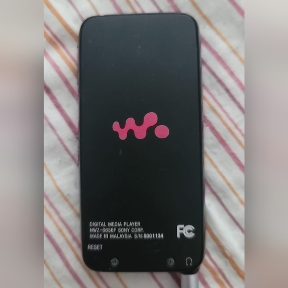 Sony NWZ-S636F Series S Digital Media Player FM 4GB SensMe Channels (working) - Picture 4 of 4